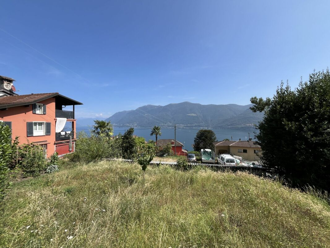 Bauland über dem Lago Maggiore