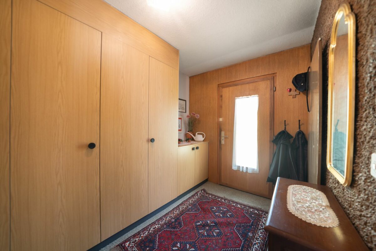 Wohnen mit Feriengefühl: Einfamilienhaus mit Pool und Wintergarten