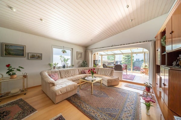 Wohnen mit Feriengefühl: Einfamilienhaus mit Pool und Wintergarten 8