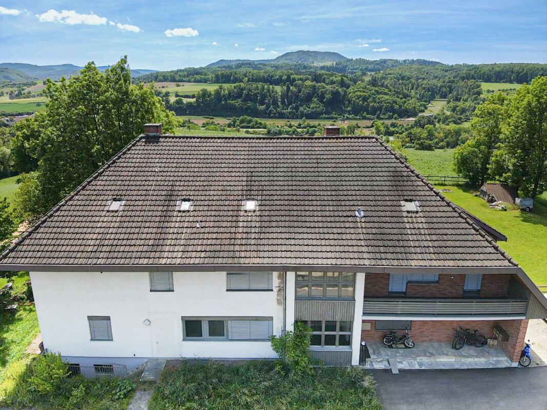 Wohnen im Grünen: Dreifamilienhaus mit Potenzial