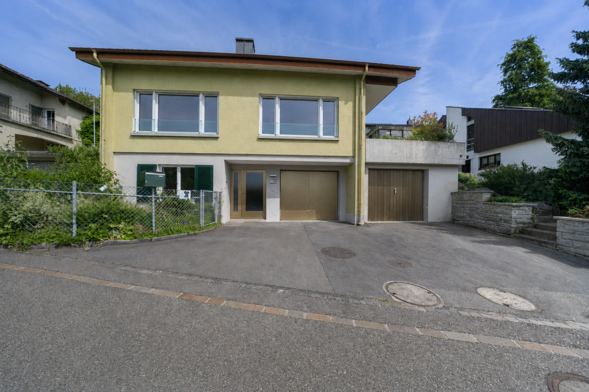 Wohnen mit Weitblick: Charmantes Einfamilienhaus an erhöhter Lage