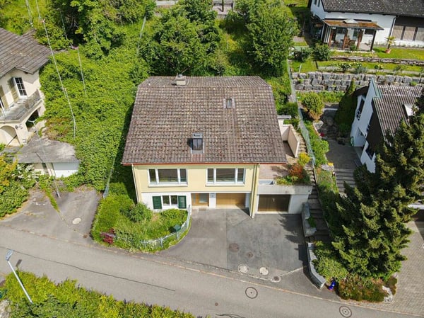 Wohnen mit Weitblick: Charmantes Einfamilienhaus an erhöhter Lage 1