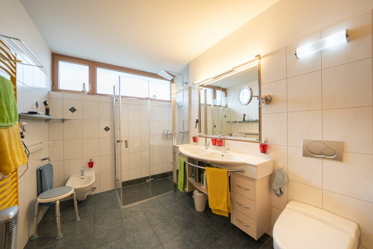 Sonnige 4.5-Zimmer-Wohnung mit viel Komfort und Rhein-Nähe