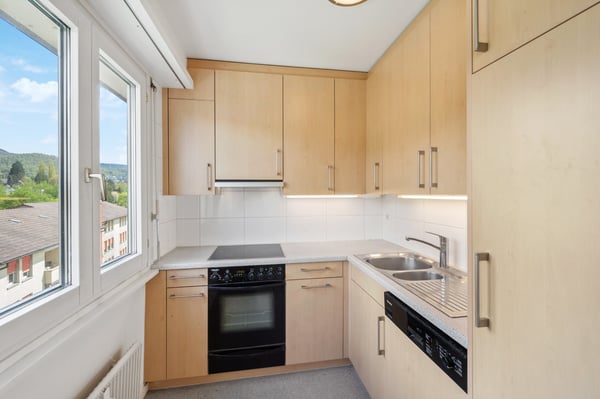 1.5-Zimmerwohnung mit Balkon und schöner Aussicht! 2