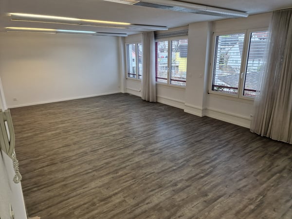 Büroraum am Bahnhof in Lausen 2