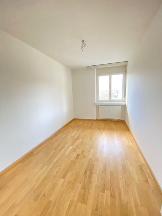 Grosszügige 4.5-Zimmerwohnung mit sanierter Küche und Bad 5