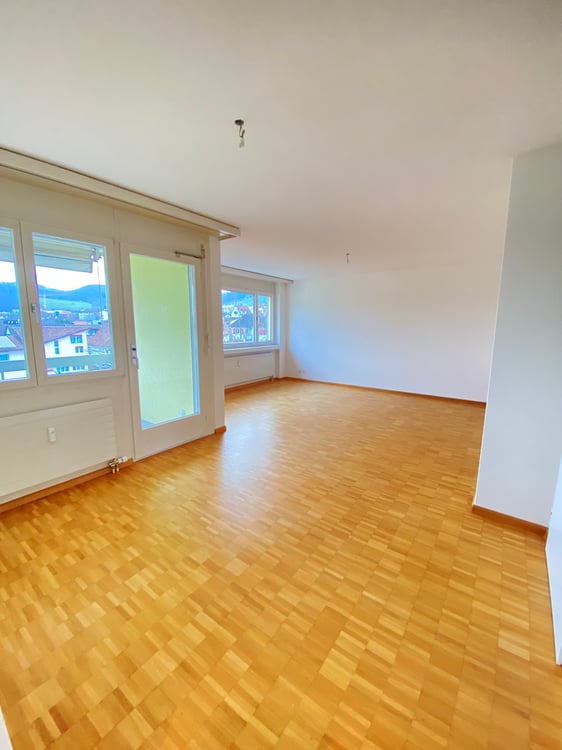 Grosszügige 4.5-Zimmerwohnung mit sanierter Küche und Bad 4