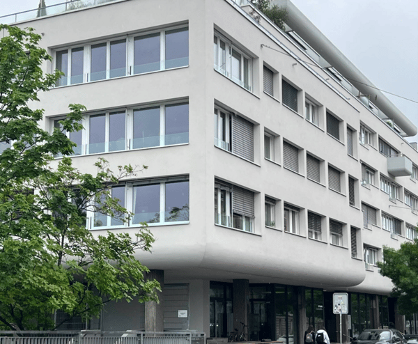 3.5-Zimmerwohnung mit Balkon direkt am Rhein 1
