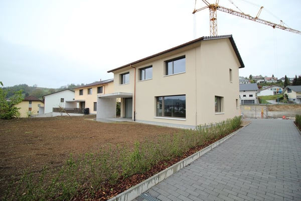 ZU VERMIETEN - Einfamilienhaus mit viel privatem Umschwung! 2