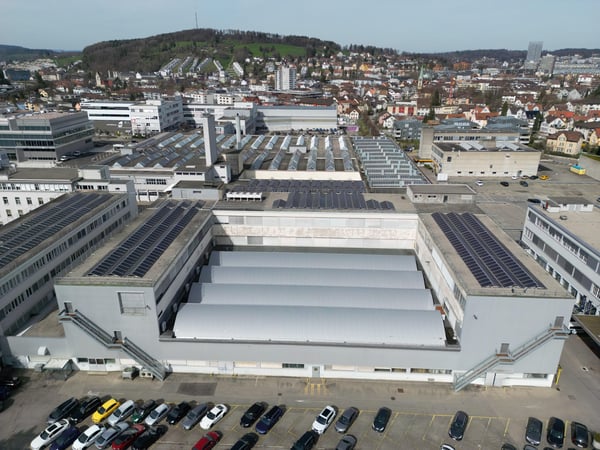 Helle Industriefläche mit LKW-Zufahrt & Warenlift 1