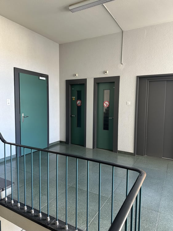 Helle Industriefläche mit LKW-Zufahrt & Warenlift 6