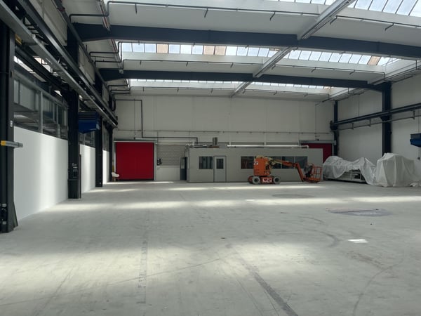 Helle Industriefläche mit LKW-Zufahrt  ideal für Produktion & Logistik 4