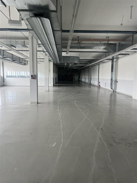 Lagerflächen mit hohen Decken 2