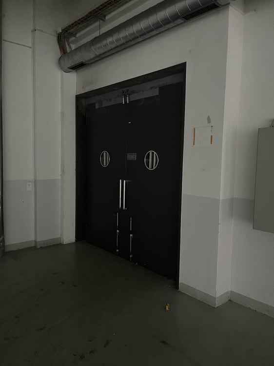 Kleinlagerflächen mit Warenlift 9