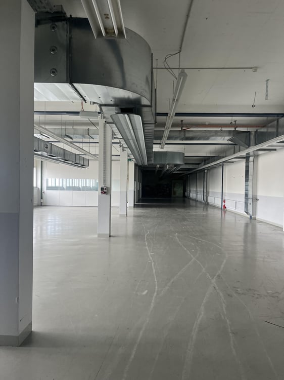 Kleinlagerflächen mit Warenlift 7