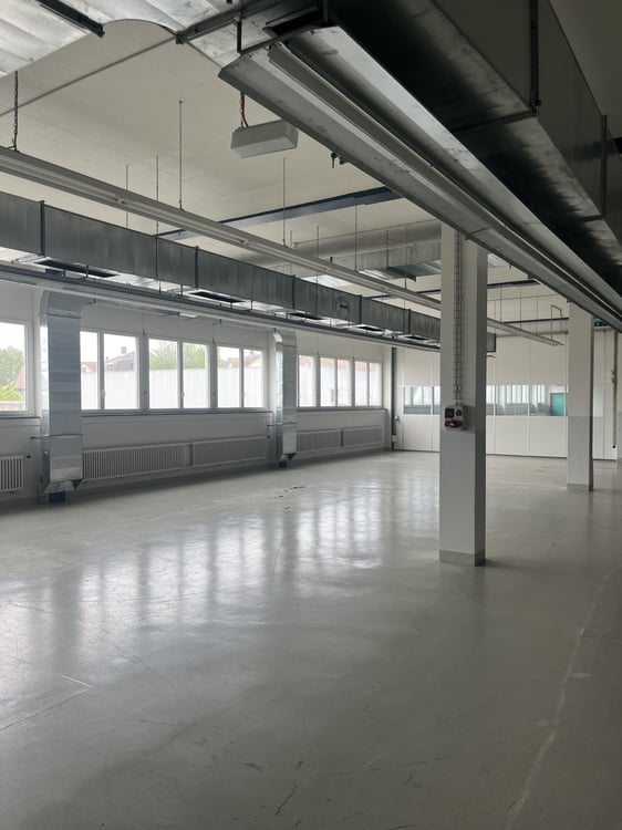 Kleinlagerflächen mit Warenlift 8