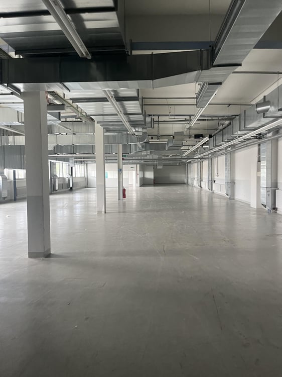 Kleinlagerflächen mit Warenlift 6