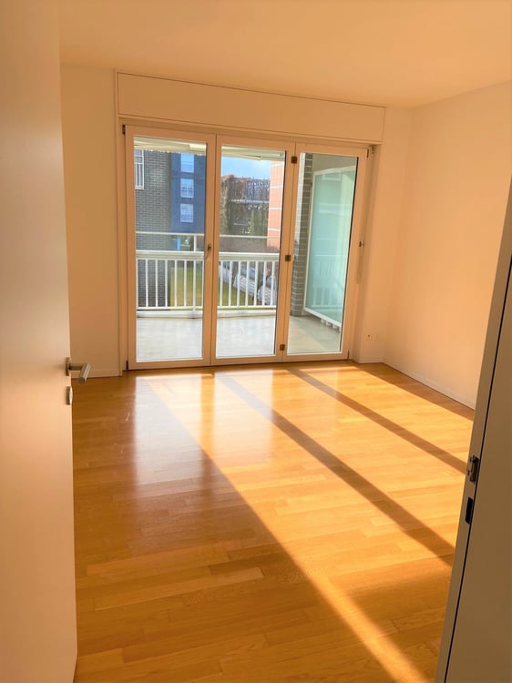 Helle 4.5-Zimmer-Wohnung mit Balkon in Zürich-Oerlikon 3