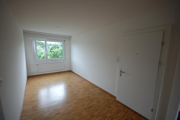 Helle 5 Zimmer Wohnung im 2. OG im Zentrum von Volketswil 4