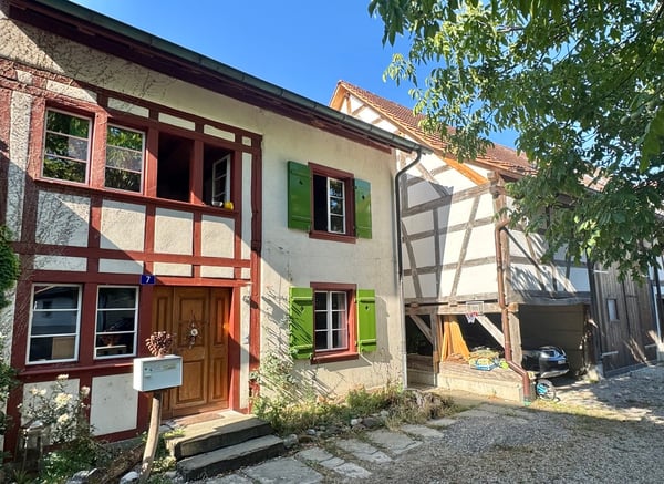 6.5 Zi. Riegelhaus mit grosser Scheune und Garten 2