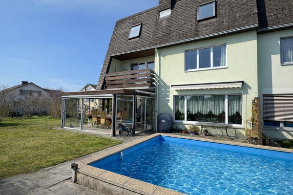 Einfamilienhaus-Hälfte mit Gemeinschaftspool 1
