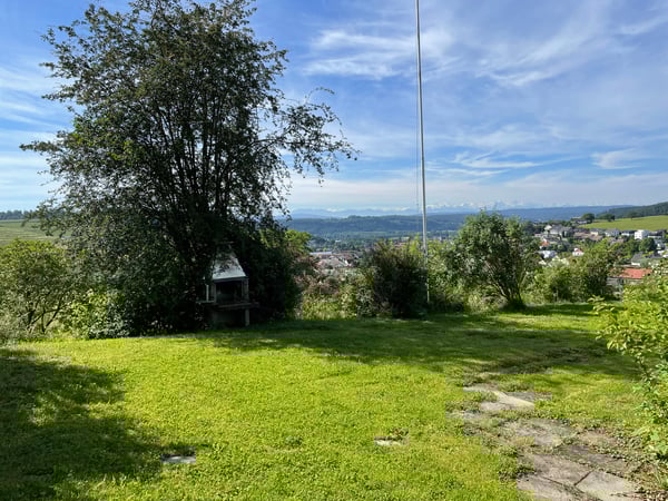 Erhöhte Lage mit herrlicher Fernsicht! 2’434 m2 Bauland in Zone W2! 5