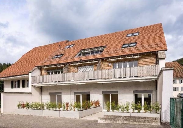 Charmante 2.5-Zimmer-Wohnung mit Sitzplatz in Oberbuchsiten 1