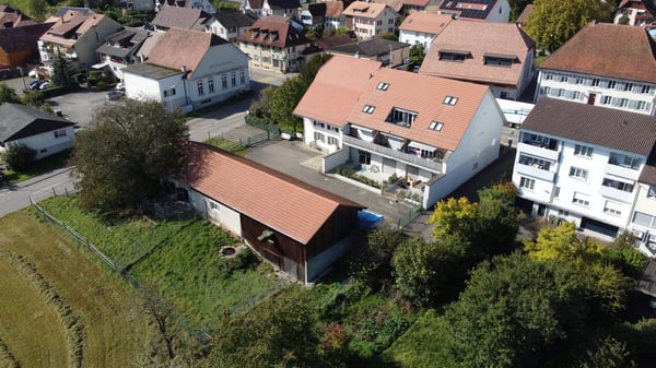 Mehrfamilienhaus und bewilligtes Bauprojekt für 5 Reihenhäuser 2