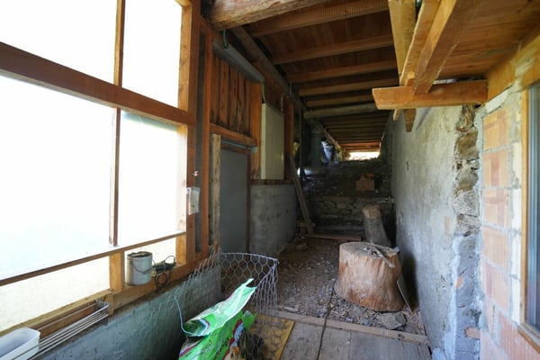 Bauernhaus mit Werkräumen, Stall und Garagenbox 5