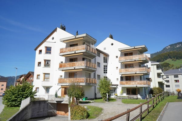 Schiers - grosszügige 2.5-Zimmer-Dachgeschosswohnung an zentraler Lage 1
