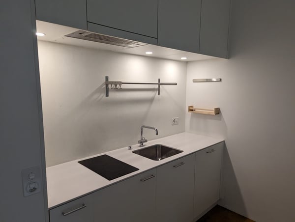 Moderne 2.5-Zimmer-Wohnung mit Sitzplatz an zentraler Lage in Zürich 8