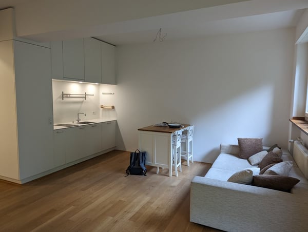 Moderne 2.5-Zimmer-Wohnung mit Sitzplatz an zentraler Lage in Zürich 7