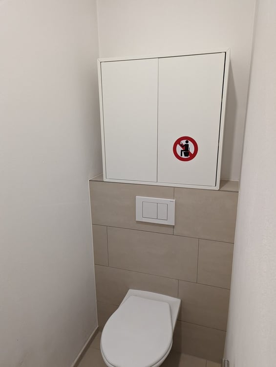 Moderne 2.5-Zimmer-Wohnung mit Sitzplatz an zentraler Lage in Zürich 12