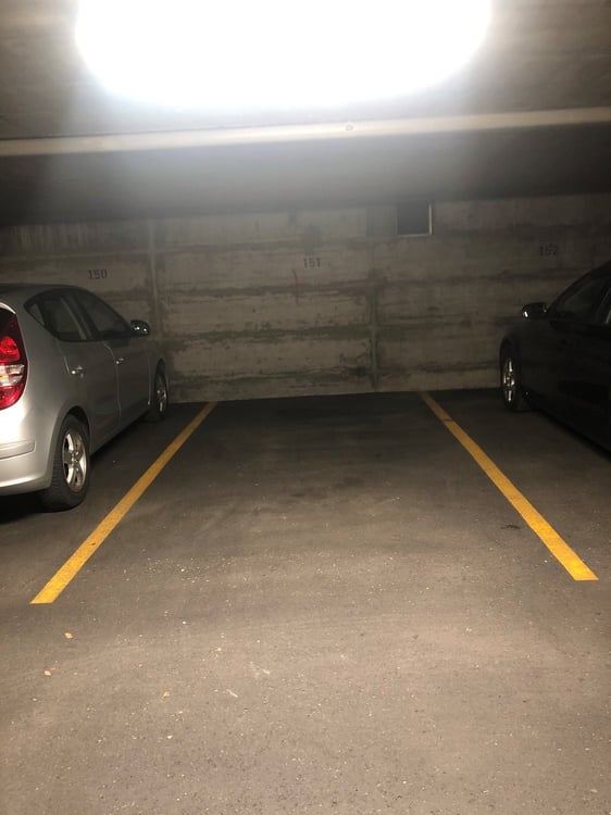 Tiefgaragenplatz zu vermieten - angenehme Lage 2