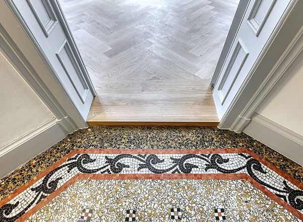 Exklusive 2.5-Zimmer-Altbauwohnung mit historischem Charme und modernstem Ausbaustandard  im Herzen von Zürich 7