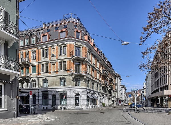 Exklusive 2.5-Zimmer-Altbauwohnung mit historischem Charme und modernstem Ausbaustandard  im Herzen von Zürich 1