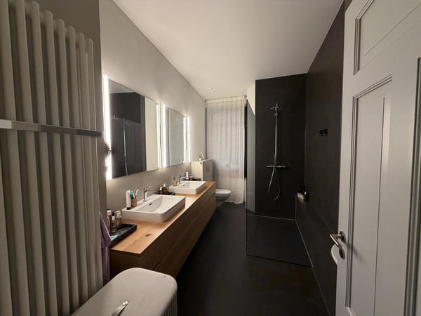 Exklusive 2.5-Zimmer-Altbauwohnung mit historischem Charme und modernstem Ausbaustandard  im Herzen von Zürich 5