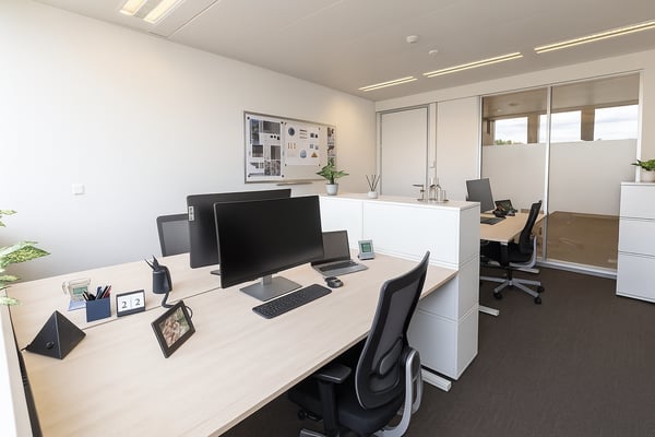 Modern ausgestattetes 3er-Teamoffice sofort einsatzbereit - Im kuia-office sind Sie flexibel 3