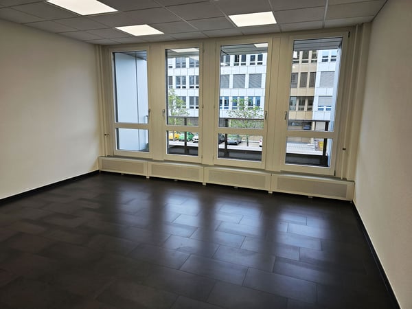 Arbeiten mit direkter Anbindung an den ÖV - Büroräume im Zentrum Lindenpark, Baar 10