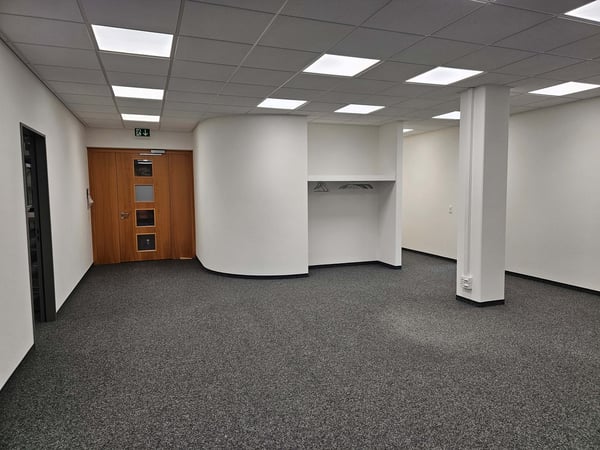 Arbeiten mit direkter Anbindung an den ÖV - Büroräume im Zentrum Lindenpark, Baar 2