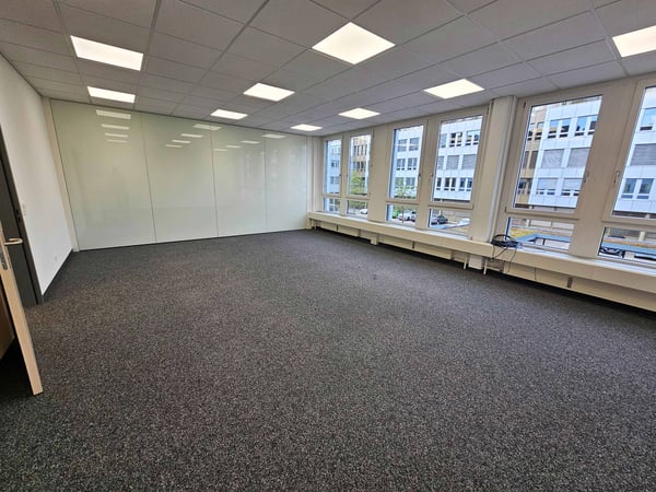 Arbeiten mit direkter Anbindung an den ÖV - Büroräume im Zentrum Lindenpark, Baar 8