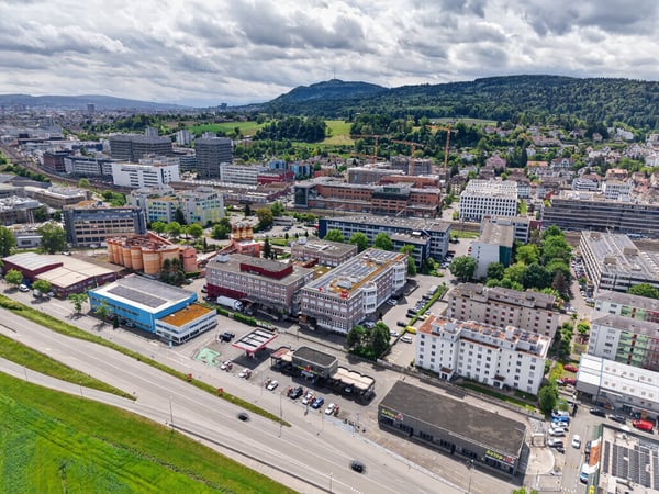 Einziehen statt ausbauen  760 m² Bürofläche in Schlieren - Bürofläche mit modernem Innenausbau 13