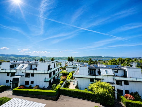 Panorama pur: Stilvolle Attika mit See- und Bergblick 1