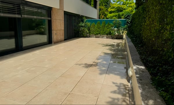 Premium class apartment with terrace in Geneva 5