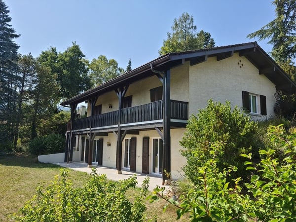 Entièrement rénovée maison de charme (Sus-Châtel). 2