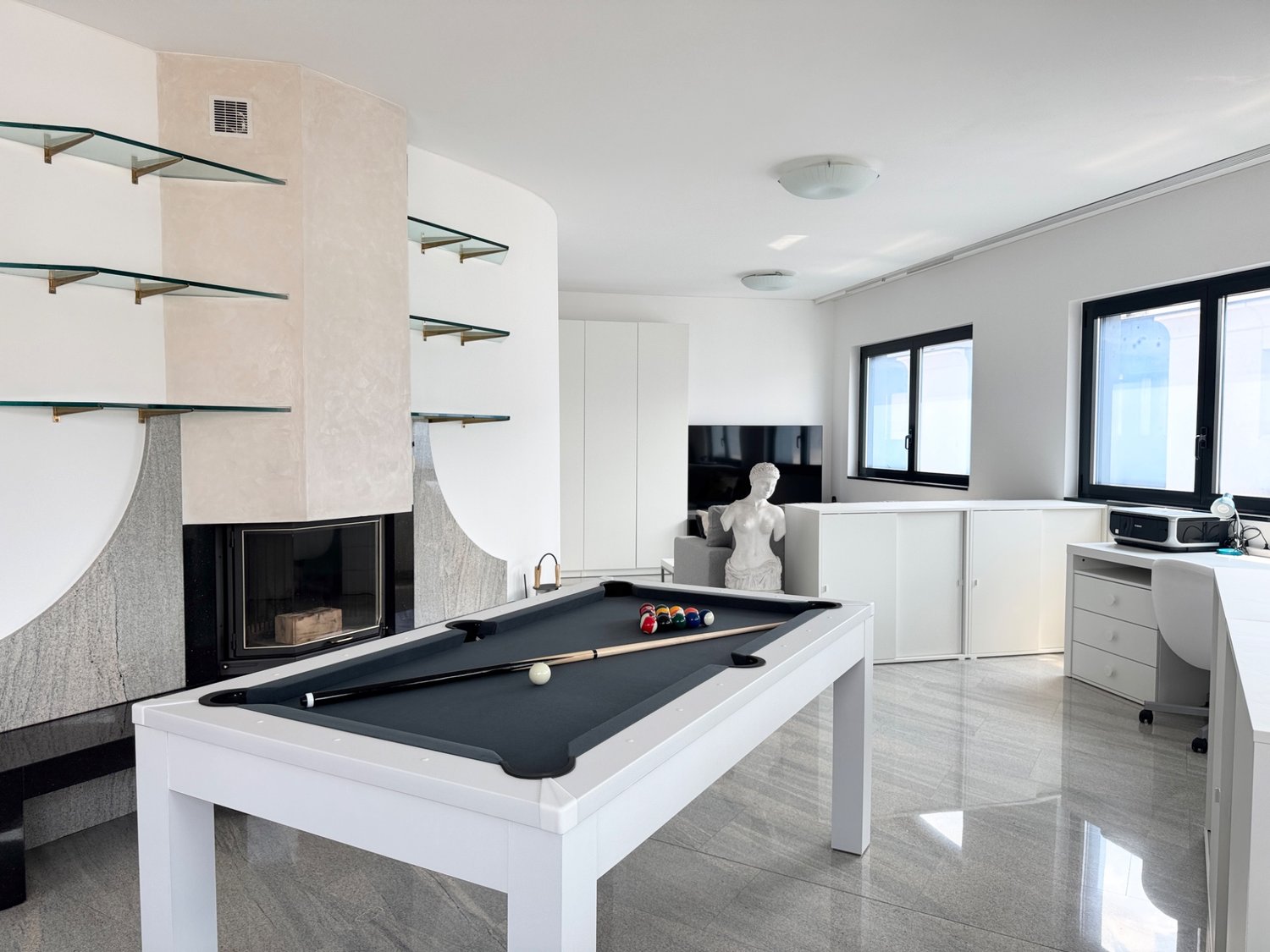 Bild Elegant möbliertes Penthouse im Zentrum von Lugano
