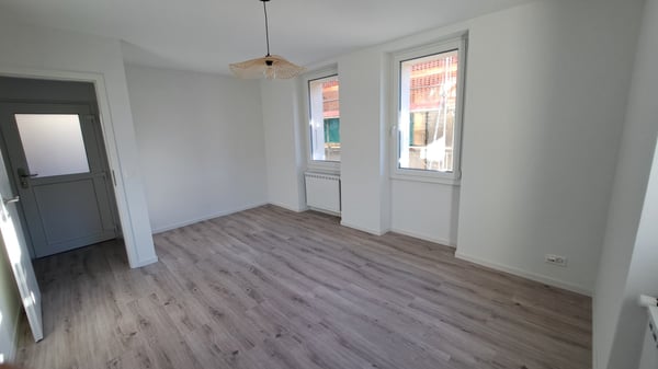 Grône, à louer appartement 11/2 p. neuf, cc, terrasse, parc 2