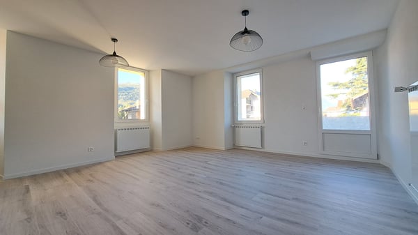 Grône, à louer appartement 11/2 p. neuf, cc, terrasse, parc 1