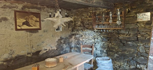 Walliser Keller mit Carnotzetinhalt 3