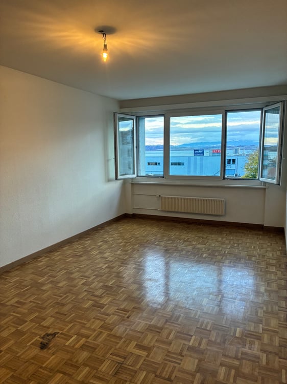 JOLI STUDIO À NEUCHÂTEL. 930 CHF charges comprises 2